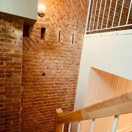 Villa Vermillon Boutique Apartments, Refined 1- & 2-Bedroom Apartments & Studio, Newly Renovated, Fully Equipped, Premium Bedding, City Centre, Train Station, Private Parking, Set In A Historic Hotel Particulier Apartment *