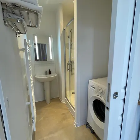Apartamento Vermillon Boutique Apartments, Refined 1- & 2-bedroom & Studio, Newly Renovated, Fully Equipped, Premium Bedding, Centre, Train Station, Private Parking, Set In A Historic Particulier Amiens