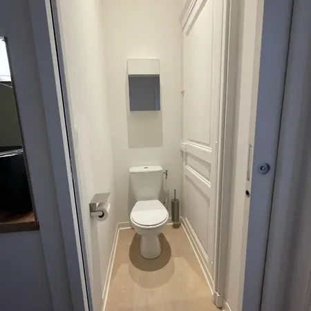Villa Vermillon Boutique Apartments, Refined 1- & 2-Bedroom Apartments & Studio, Newly Renovated, Fully Equipped, Premium Bedding, City Centre, Train Station, Private Parking, Set In A Historic Hotel Particulier Apartment Amiens