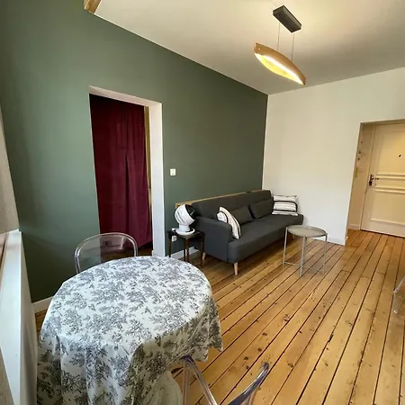 Vermillon Boutique Apartments, Refined 1- & 2-bedroom & Studio, Newly Renovated, Fully Equipped, Premium Bedding, Centre, Train Station, Private Parking, Set In A Historic Particulier * Amiens