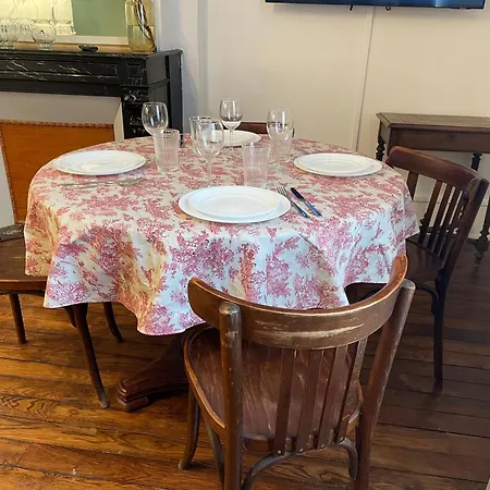 Apartment Vermillon Boutique Apartments, Refined 1- & 2-bedroom & Studio, Newly Renovated, Fully Equipped, Premium Bedding, Centre, Train Station, Private Parking, Set In A Historic Particulier Amiens