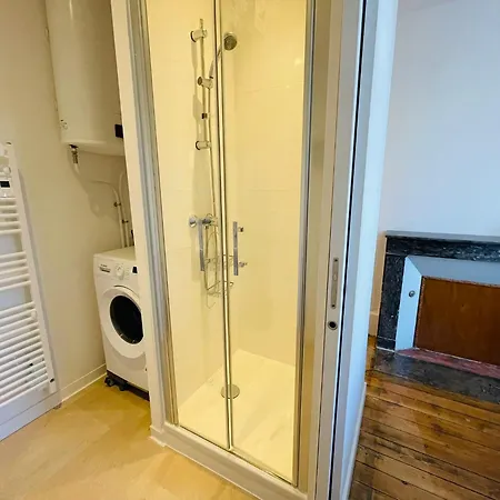 Vermillon Boutique Apartments, Refined 1- & 2-bedroom & Studio, Newly Renovated, Fully Equipped, Premium Bedding, Centre, Train Station, Private Parking, Set In A Historic Particulier * Amiens