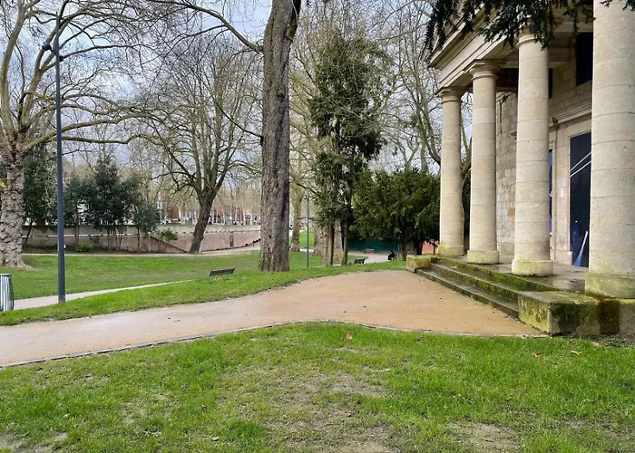 Apartment Independant - Centre-ville - Parking Prive *